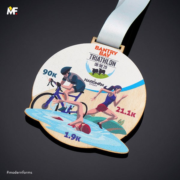 Cremefarbige Triathlon Medaille